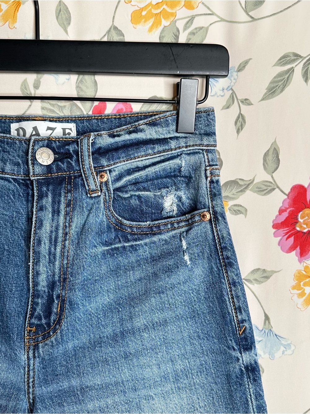 DAZE | Distressed Blue Straight Jeans | Women’s Size 25 - Picture 2 of 5